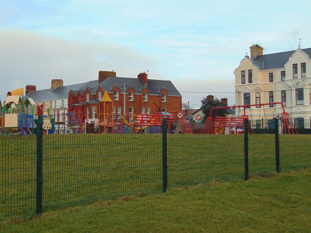 The Central, Buncrana Extérieur photo
